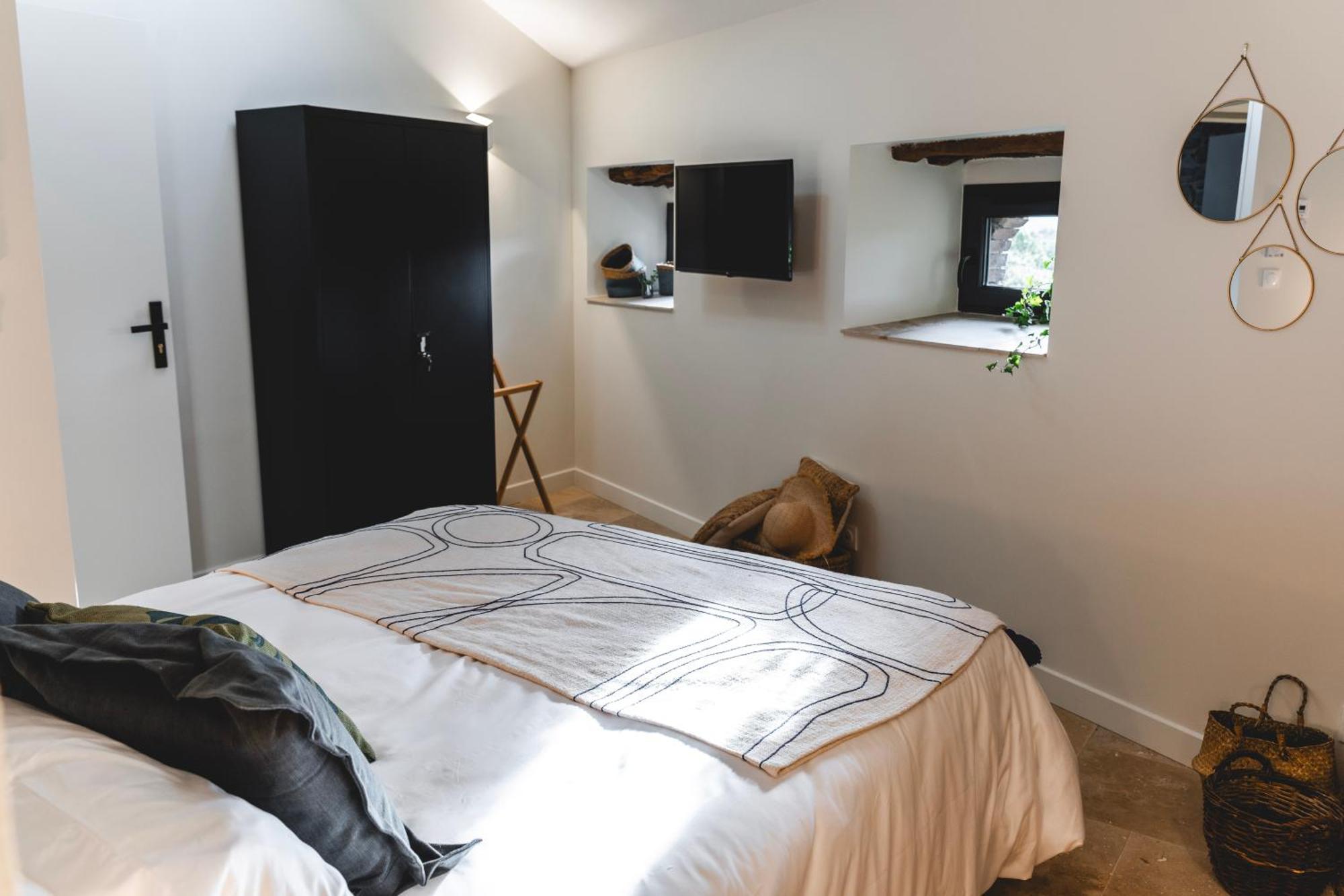 Les Terres Aoyama Hotell Saint Julien Les Rosiers Exteriör bild