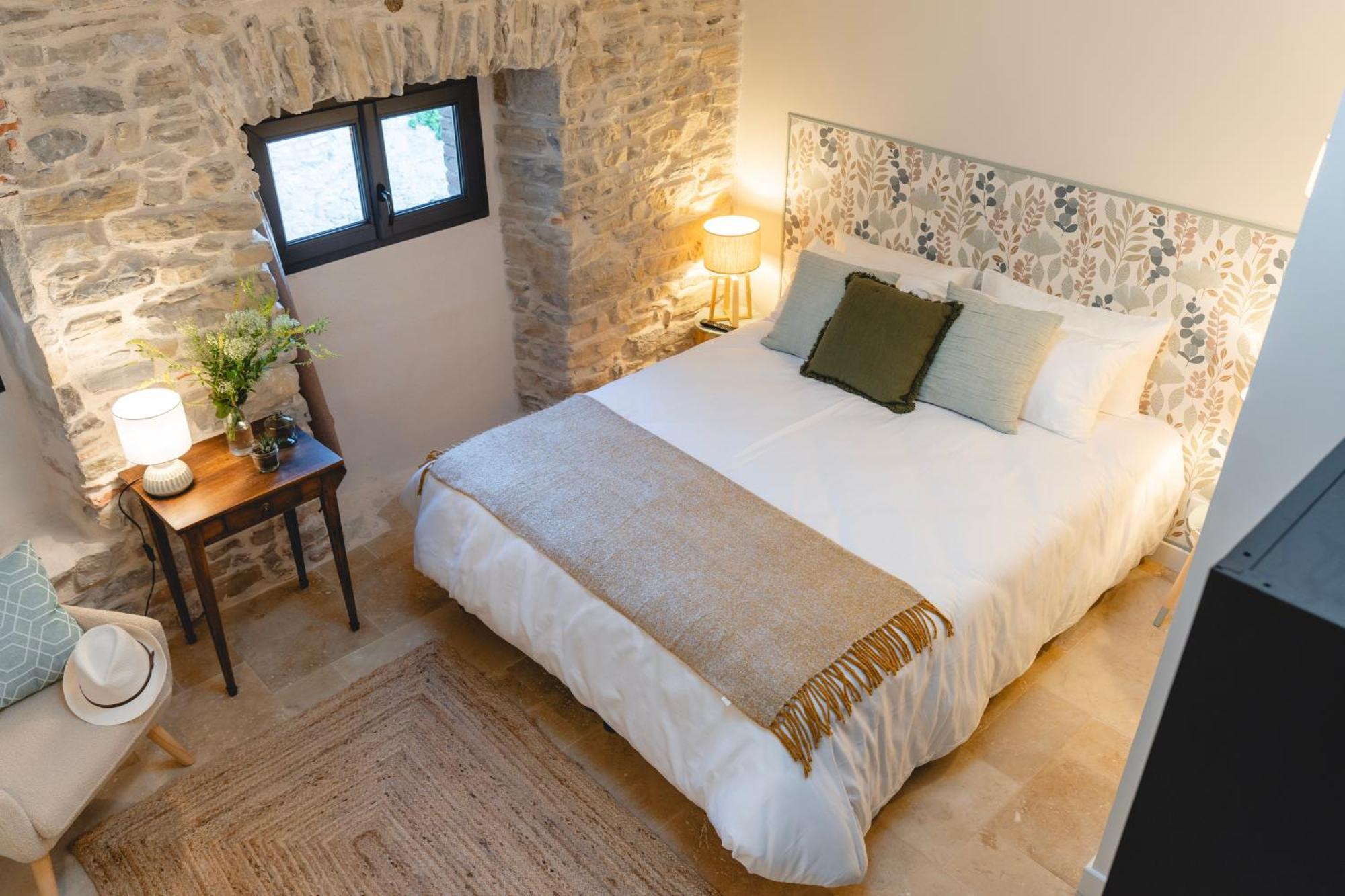 Les Terres Aoyama Hotell Saint Julien Les Rosiers Exteriör bild